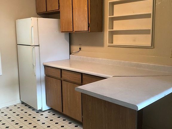 4th image of 2020 Hollis St