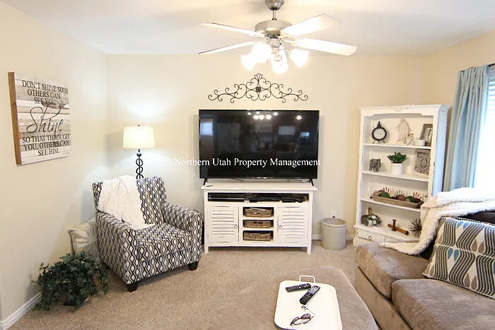 4 bed, 2.5 bath, 2088 sqft, $2,400 — Photo 3