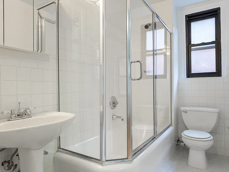 192 E 75th St #2D — Photo 5