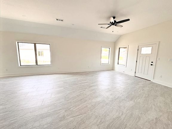 4th image of 4601 Yukon Dr