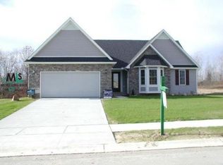 379 Wild Flower Ln, Lapeer, MI 48446