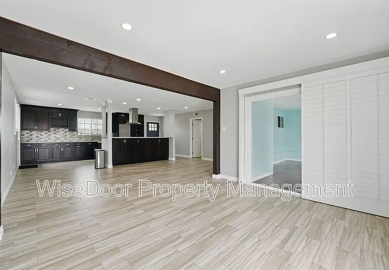 387 E Nubia St — Photo 37