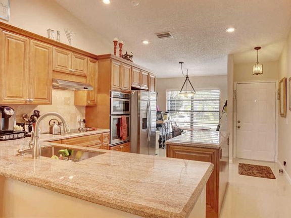 3rd image of 12083 Country Greens Blvd
