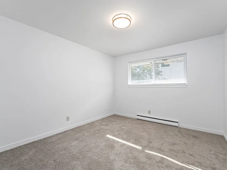 913 Harrington Ave NE — Photo 20