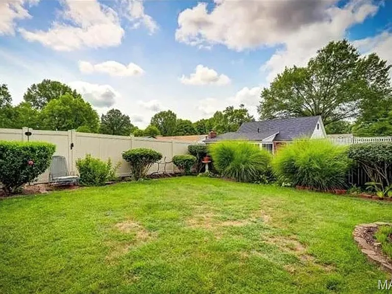 307 Britanna Dr — Photo 6