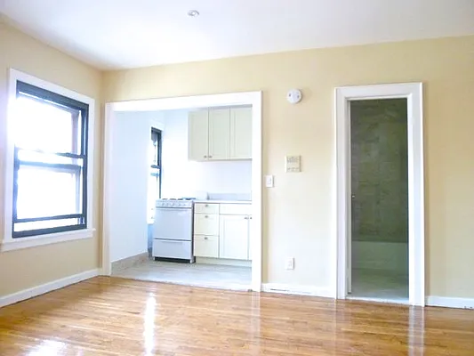 Rented by Urban Real Estate Property Group Inc | media 4