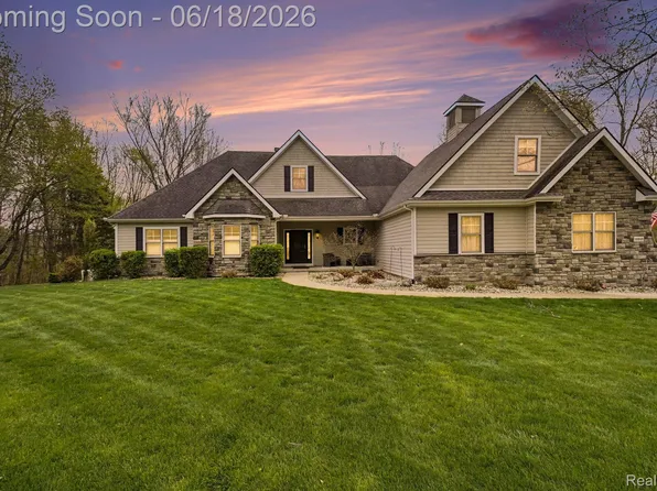 12310 Ivy Ln, Fenton, MI 48430