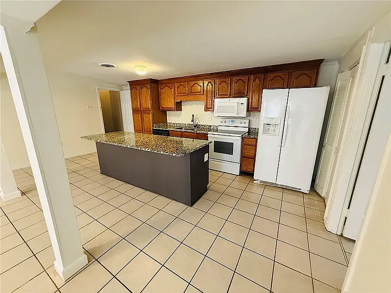 308 Farmington Rd — Photo 12