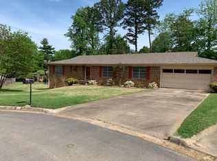 911 Kings Ct, Russellville, AR 72801