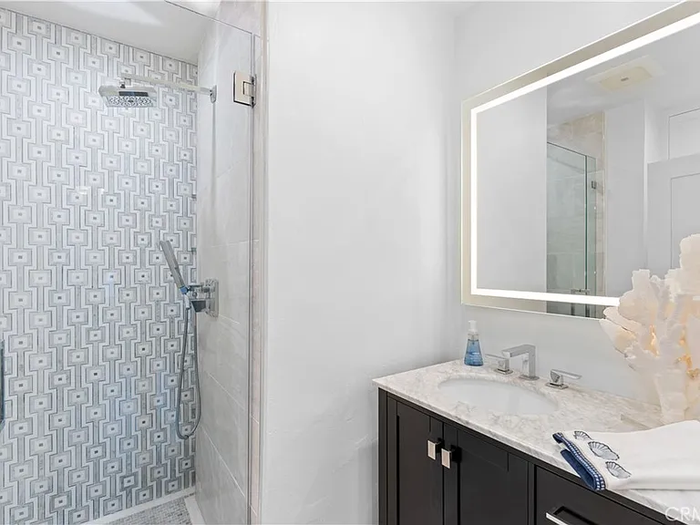 215 E Edgewater Ave — Photo 23