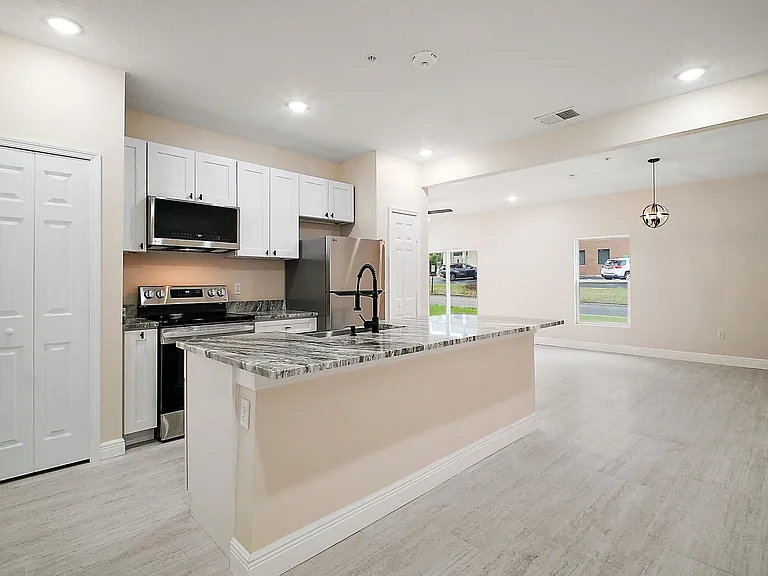 201 N Dewey St #202 — Photo 16