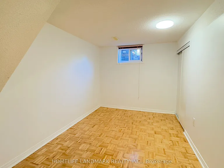 35 Lambeth Sq — Photo 14