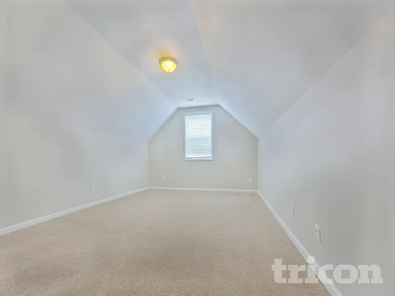 415 Finch Ln — Photo 16