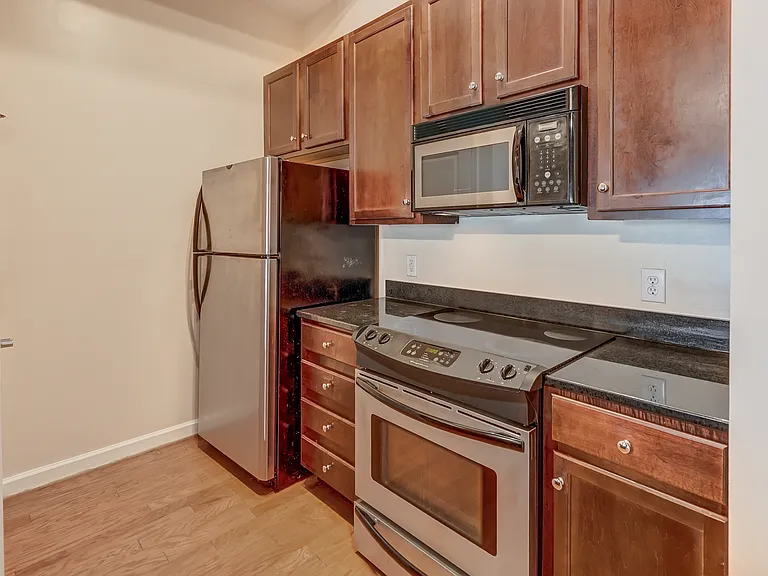 815 Porter St #407 — Photo 6