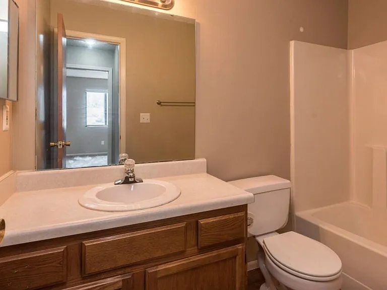 Spring Hill Plaza Apartments — Photo 21