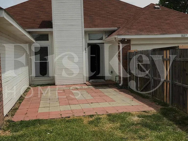 1027 Sea Shell Dr — Photo 17