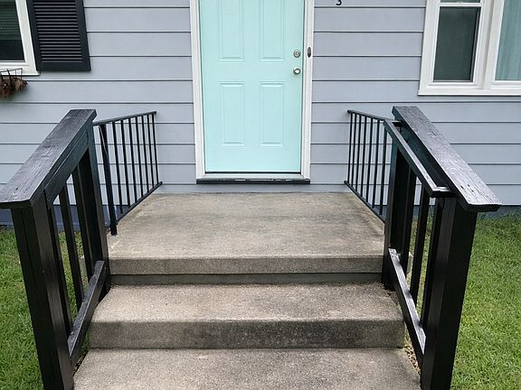 Adorable, welcoming entrance