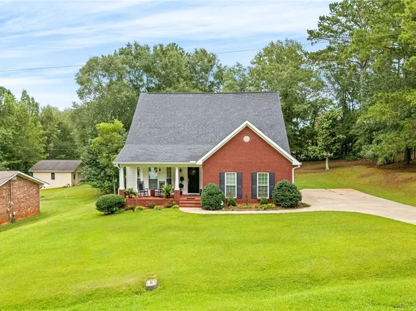 212 Melody Ln, Valley, AL 36854