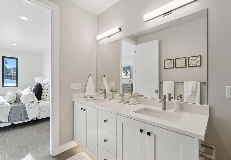 Master Ensuite bathroom