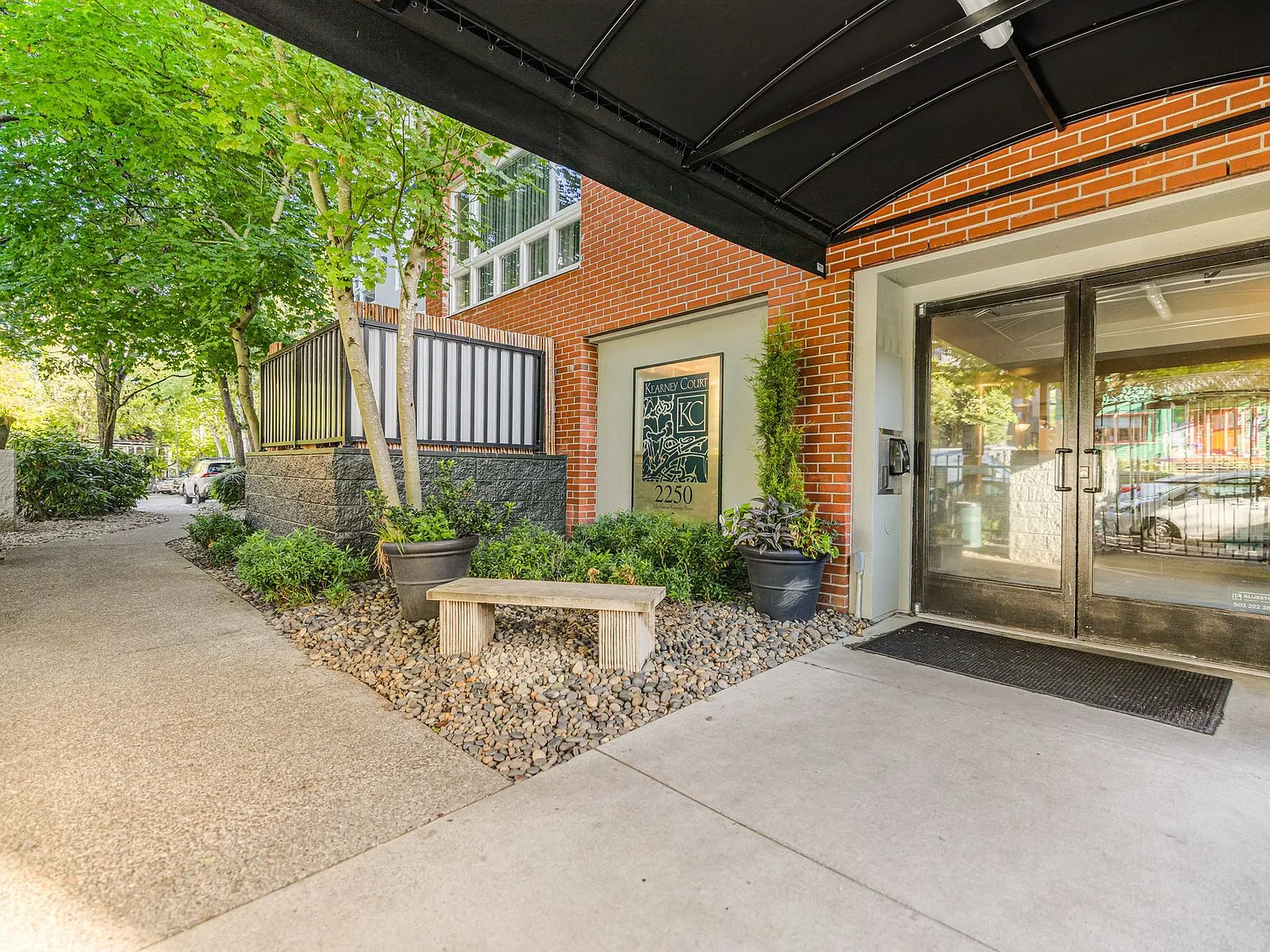 Kearney Court Apartments — Photo 2