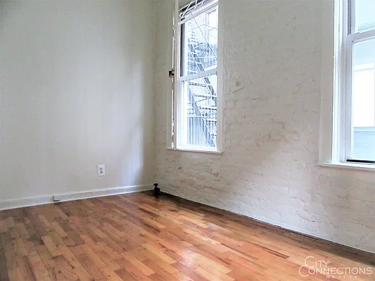 Rented by City Connections Realty | media 27