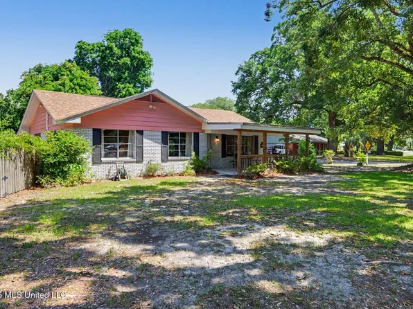 1523 E 2nd St, Pass Christian, MS 39571