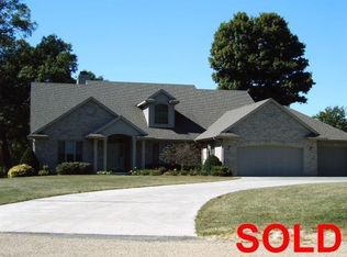 9814 E Lake Point Cir, Effingham, IL 62401