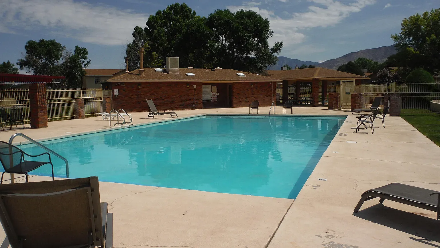 3 bed, 1156 sqft, $2,200 — Photo 2