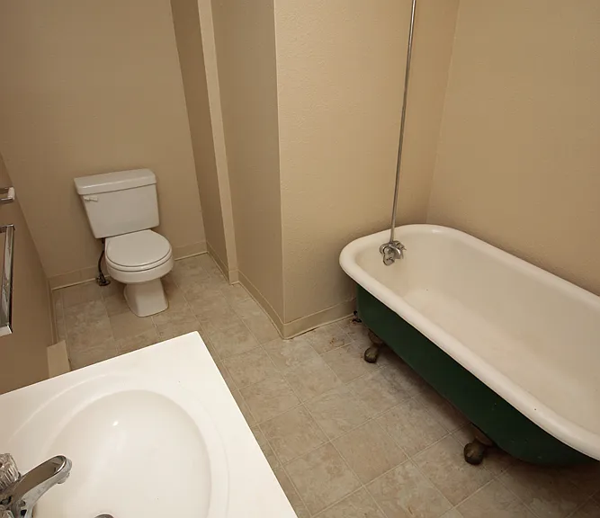 The Summit Arms Apartments — Photo 16