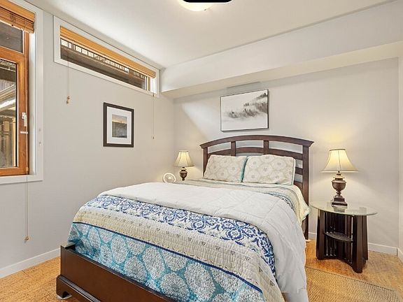 5th image of 2220 W Woodin Ave #1