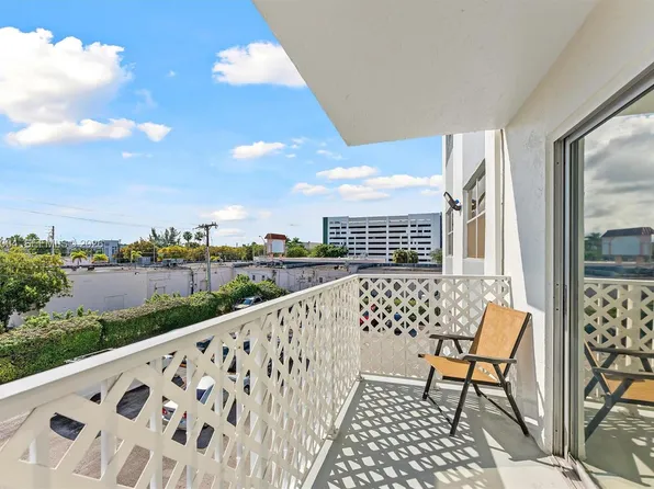 16465 NE 22nd Ave APT 302, North Miami Beach, FL 33160