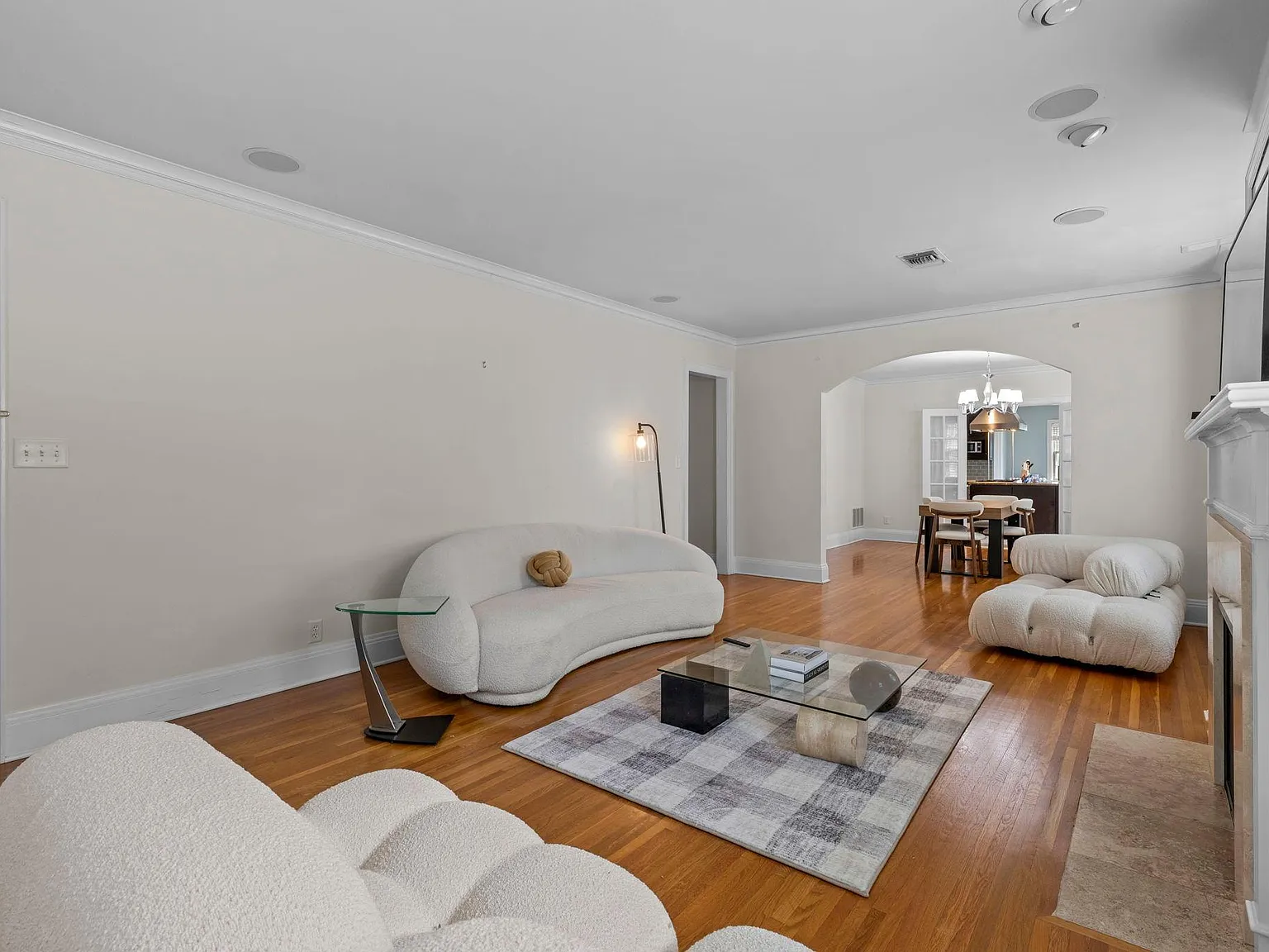 3 bed, 2.5 bath, 2820 sqft, $4,600 — Photo 4