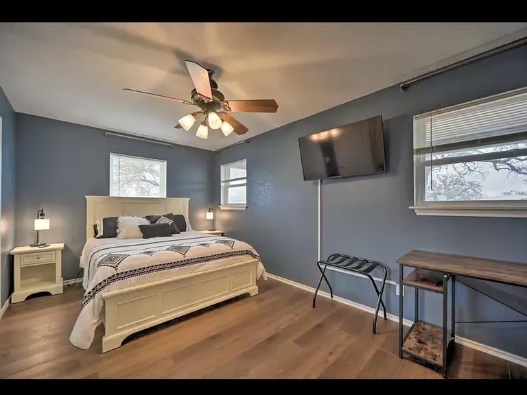 324 Deer Rd — Photo 21