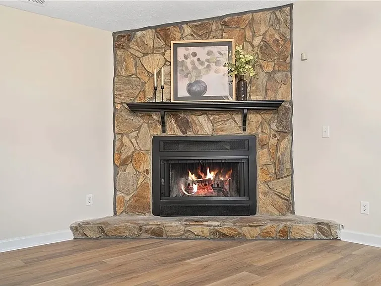7028 Calamar Dr — Photo 4