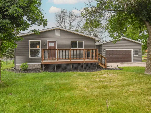 919 S Academy St, Lennox, SD 57039