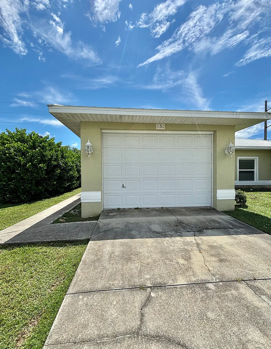 3 bed, 2.0 bath, 1527 sqft, $1,650 — Photo 1