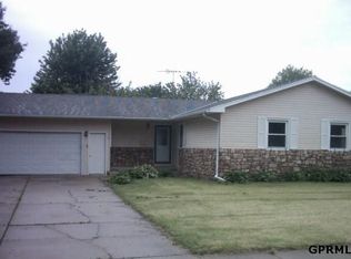 1025 Nelson Ln, Fremont, NE 68025