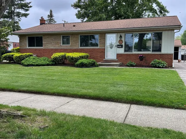 35951 Dover St, Livonia, MI 48150
