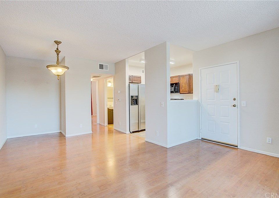 1st image of 11150 Glenoaks Blvd Unit 307