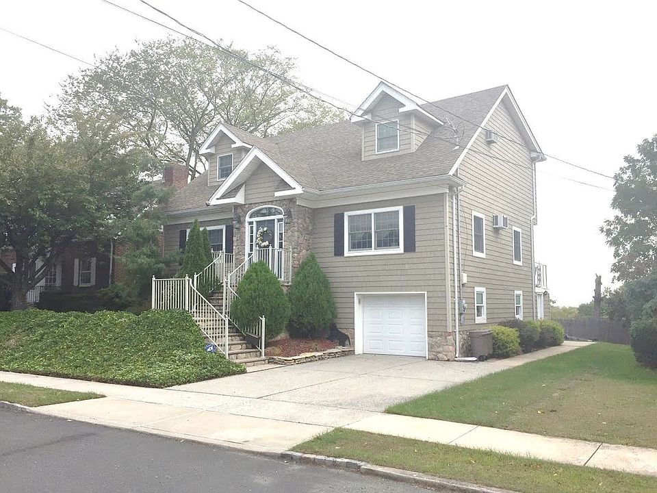 2nd image of 114 Saint Stephens Pl