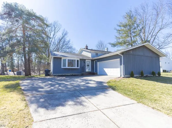 21995 Cricket Ln, Strongsville, OH 44149
