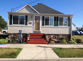 1143 Harbor St, Two Rivers, WI 54241