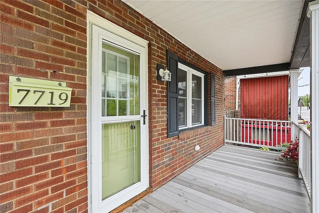 2 bed, 968 sqft, $1,800 — Photo 2