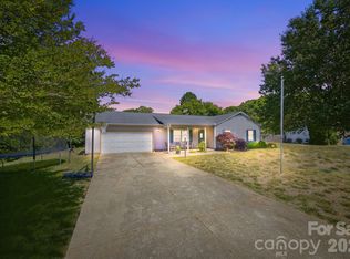 129 Salem Meadow Dr, Statesville, NC 28625