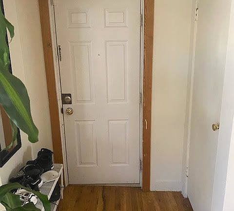2nd image of 1617 N Hudson Ave #2F