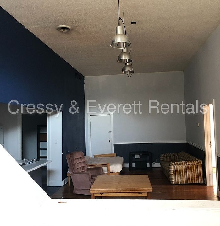 1st image of 121 W Ferry St