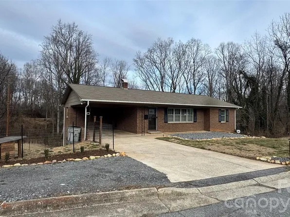335 Eastview Pl NW, Lenoir, NC 28645