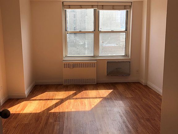 4th image of 747 10th Ave APT 27H