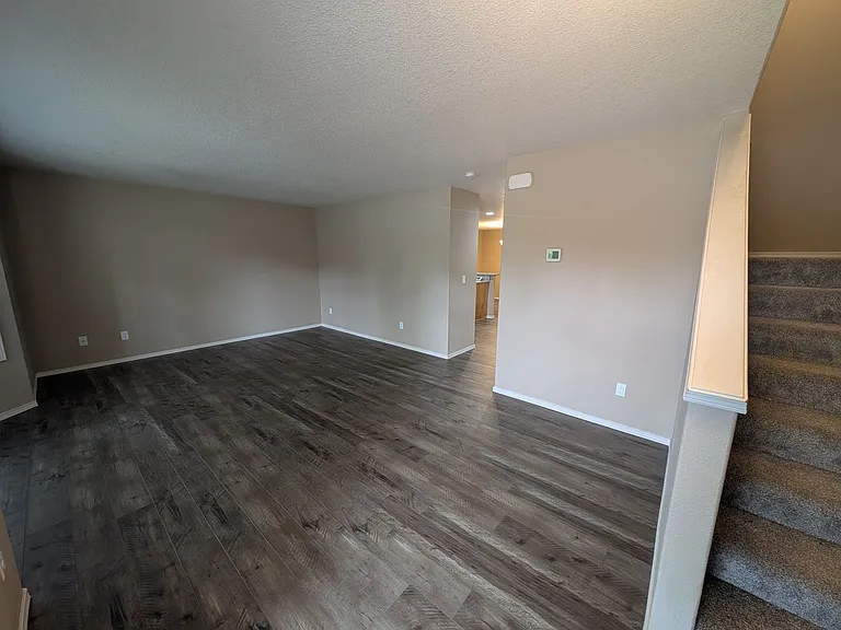 7302 Hayworth Ave NE — Photo 3