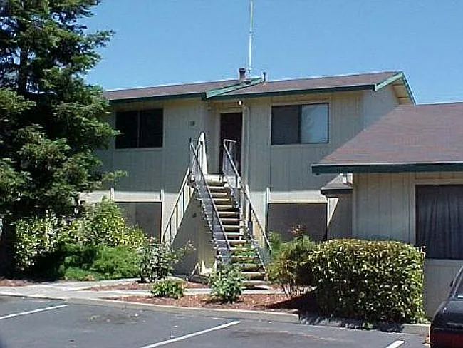 Woodland Apartments — Photo 2